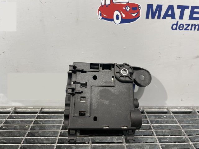 bontott AUDI A4 B8 Biztosítéktábla Motortér