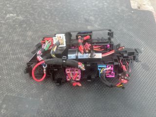 bontott AUDI A4 B8 Biztosítéktábla Motortér