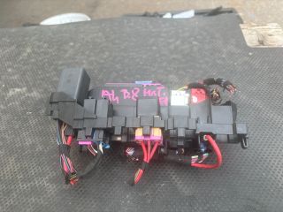 bontott AUDI A4 B8 Biztosítéktábla Motortér