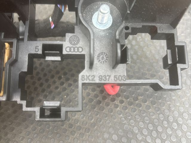 bontott AUDI A4 B8 Biztosítéktábla Motortér