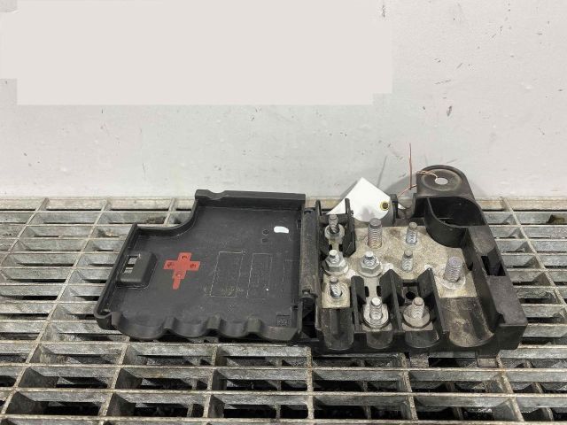 bontott AUDI A4 B8 Biztosítéktábla Motortér