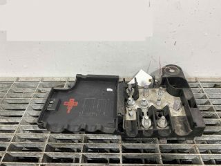 bontott AUDI A4 B8 Biztosítéktábla Motortér