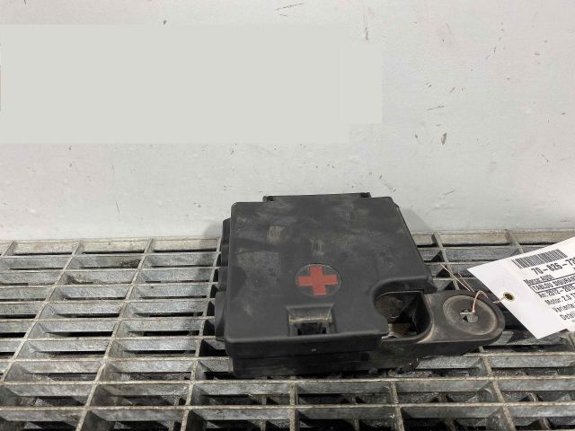 bontott AUDI A4 B8 Biztosítéktábla Motortér