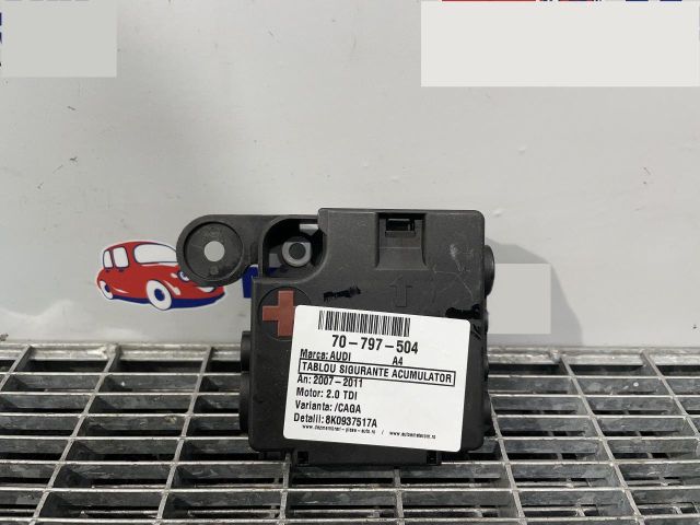 bontott AUDI A4 B8 Biztosítéktábla Motortér