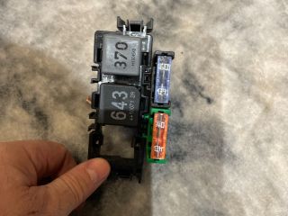 bontott AUDI A4 B8 Biztosítéktábla Motortér