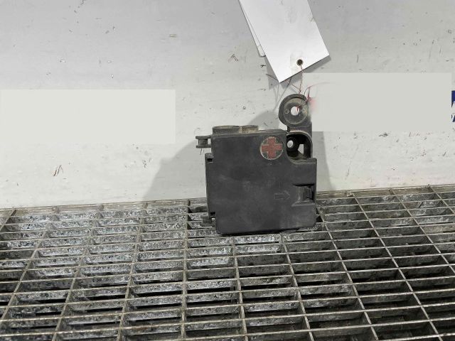 bontott AUDI A4 B8 Biztosítéktábla Motortér