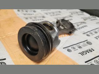 bontott AUDI A4 B8 Dugattyú és Hajtókar