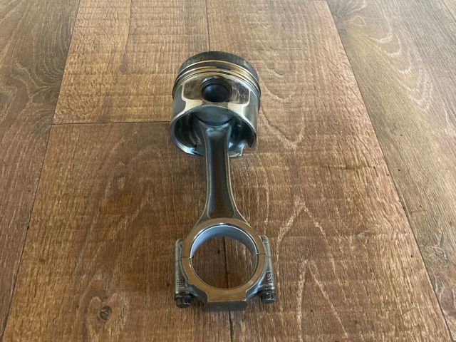 bontott AUDI A4 B8 Dugattyú és Hajtókar