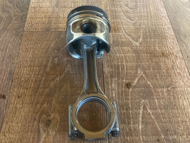 bontott AUDI A4 B8 Dugattyú és Hajtókar