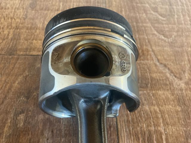 bontott AUDI A4 B8 Dugattyú és Hajtókar