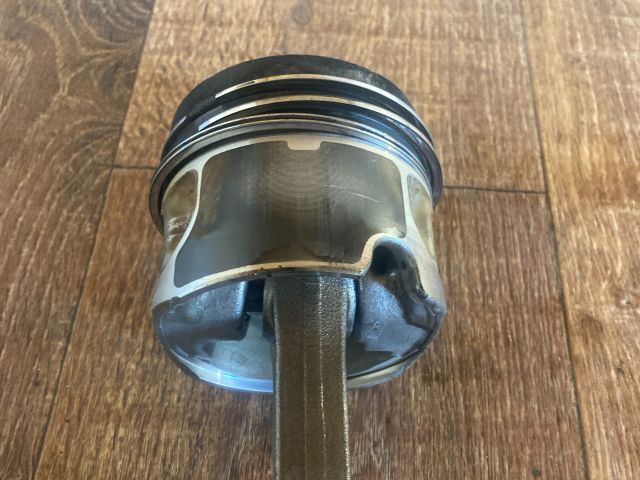 bontott AUDI A4 B8 Dugattyú és Hajtókar