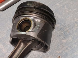 bontott AUDI A4 B8 Dugattyú és Hajtókar