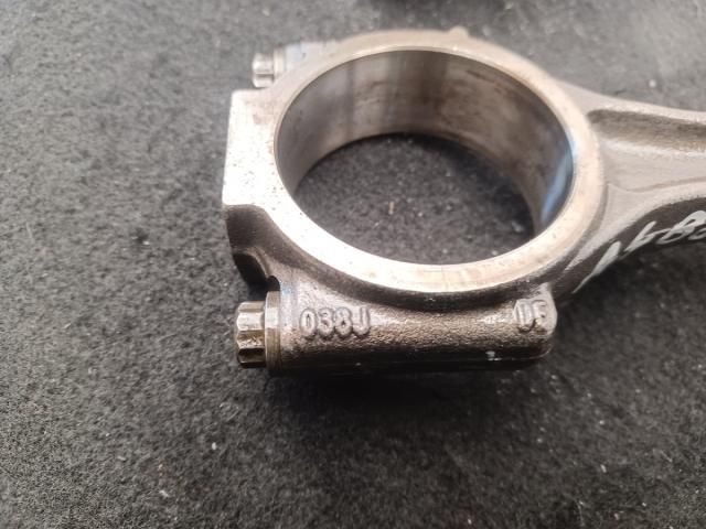 bontott AUDI A4 B8 Dugattyú