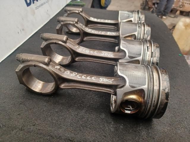 bontott AUDI A4 B8 Dugattyú