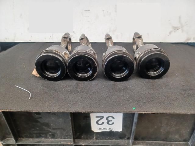 bontott AUDI A4 B8 Dugattyú