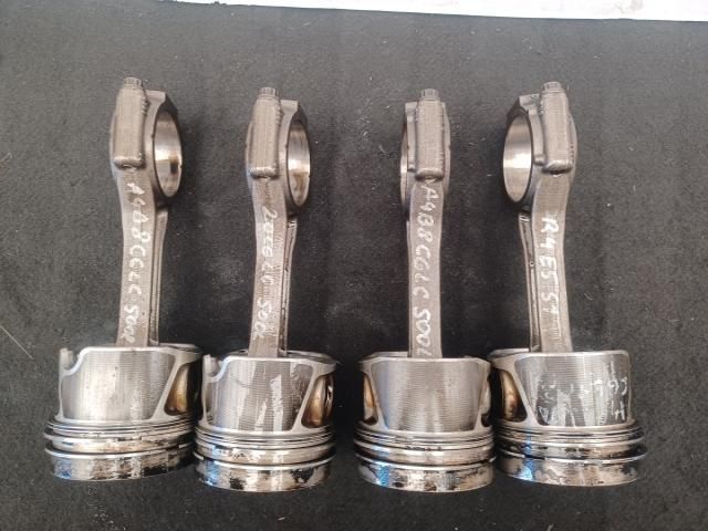 bontott AUDI A4 B8 Dugattyú