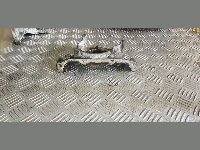 bontott AUDI A4 B8 Első Főtengely Szimmeringház