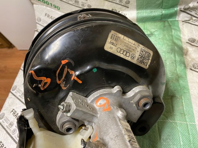 bontott AUDI A4 B8 Fékrásegítő