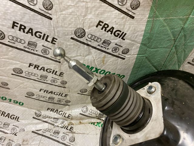 bontott AUDI A4 B8 Fékrásegítő