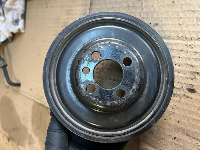 bontott AUDI A4 B8 Főtengely Szíjtárcsa