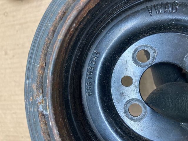 bontott AUDI A4 B8 Főtengely Szíjtárcsa