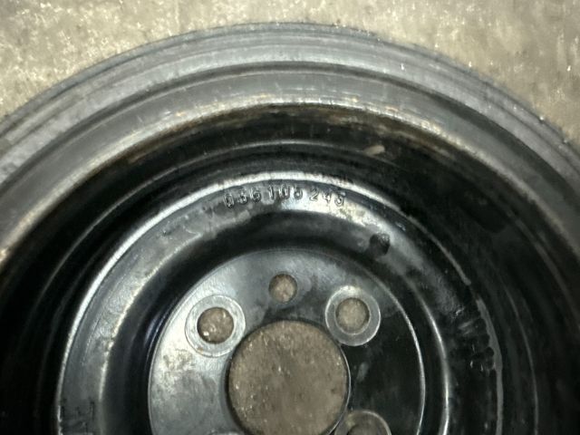 bontott AUDI A4 B8 Főtengely Szíjtárcsa