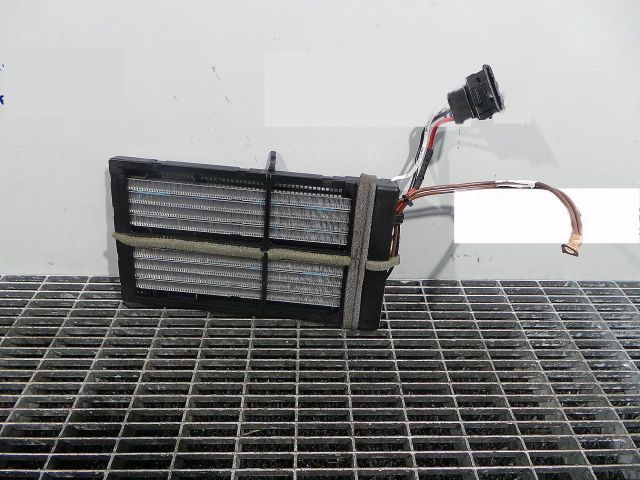 bontott AUDI A4 B8 Fűtőradiátor