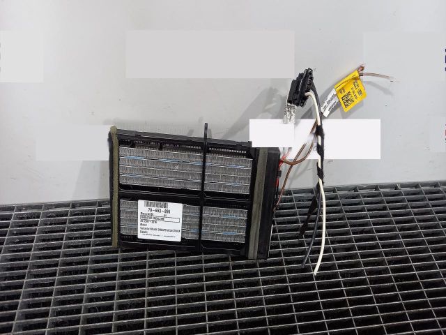 bontott AUDI A4 B8 Fűtőradiátor