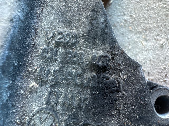 bontott AUDI A4 B8 Generátor Tartó Bak