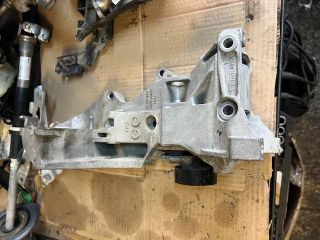 bontott AUDI A4 B8 Generátor Tartó Bak