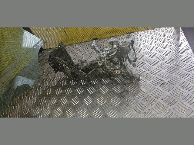 bontott AUDI A4 B8 Generátor Tartó Bak