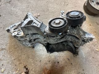 bontott AUDI A4 B8 Generátor Tartó Bak