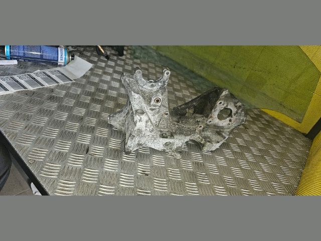 bontott AUDI A4 B8 Generátor Tartó Bak