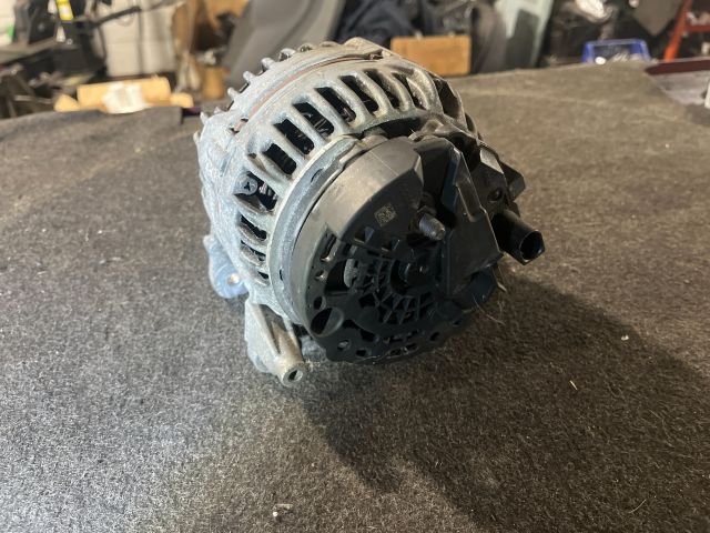 bontott AUDI A4 B8 Generátor