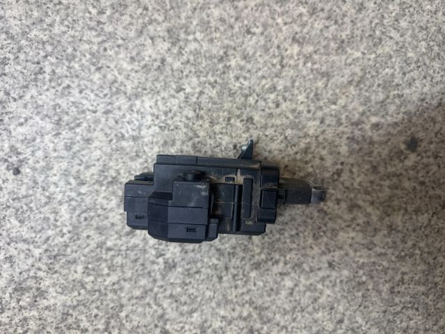 bontott AUDI A4 B8 Gyújtáskapcsoló Házzal