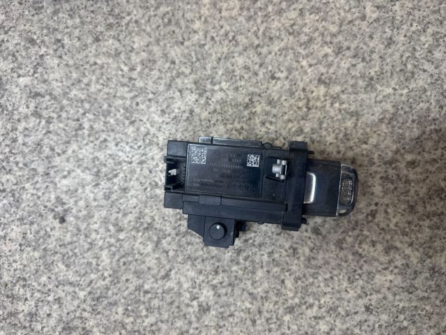 bontott AUDI A4 B8 Gyújtáskapcsoló Házzal