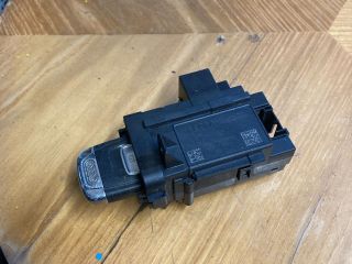 bontott AUDI A4 B8 Gyújtáskapcsoló Házzal