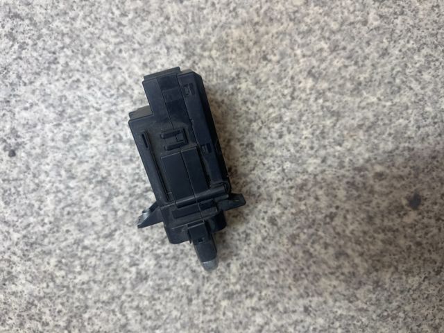 bontott AUDI A4 B8 Gyújtáskapcsoló Házzal