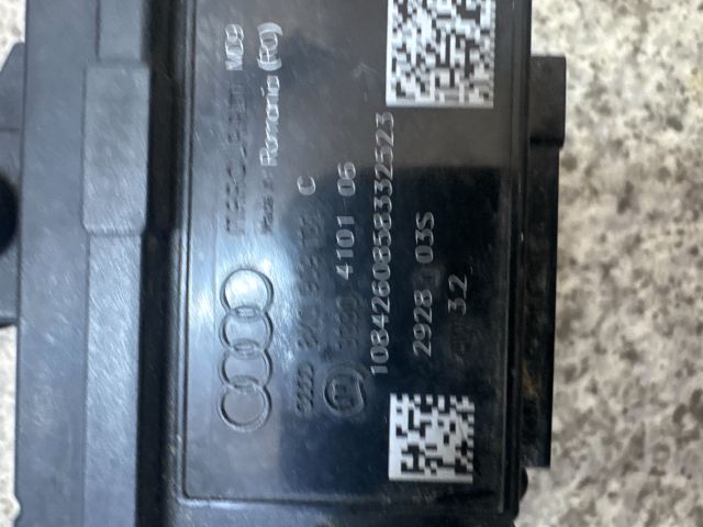 bontott AUDI A4 B8 Gyújtáskapcsoló Házzal
