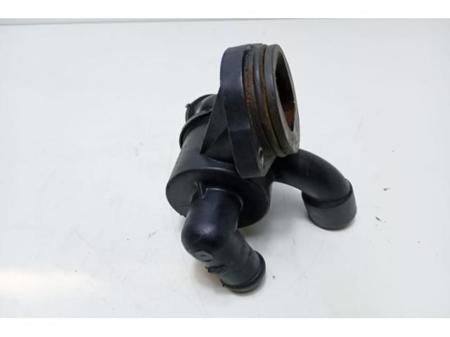 bontott AUDI A4 B8 Hengerfej Vízkivezető