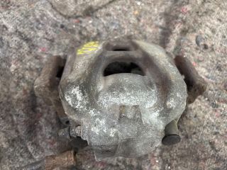 bontott AUDI A4 B8 Jobb első Féknyereg Munkahengerrel