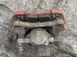 bontott AUDI A4 B8 Jobb első Féknyereg Munkahengerrel