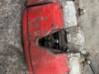 bontott AUDI A4 B8 Jobb első Féknyereg Munkahengerrel