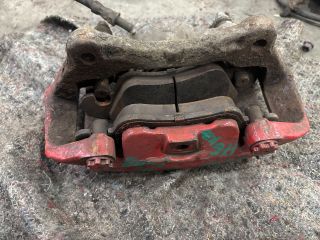 bontott AUDI A4 B8 Jobb első Féknyereg Munkahengerrel