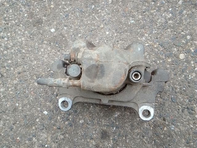 bontott AUDI A4 B8 Jobb első Féknyereg Munkahengerrel