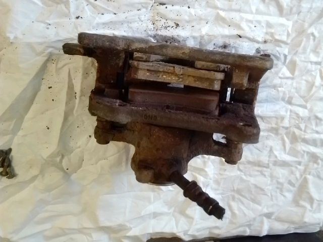 bontott AUDI A4 B8 Jobb első Féknyereg Munkahengerrel