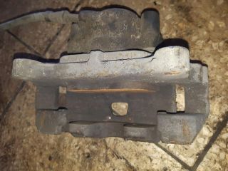 bontott AUDI A4 B8 Jobb első Féknyereg Munkahengerrel