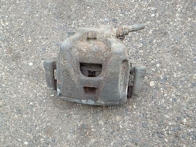 bontott AUDI A4 B8 Jobb első Féknyereg Munkahengerrel