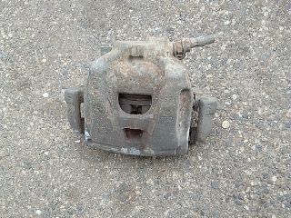 bontott AUDI A4 B8 Jobb első Féknyereg Munkahengerrel