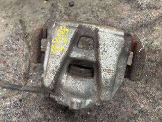 bontott AUDI A4 B8 Jobb első Féknyereg Munkahengerrel